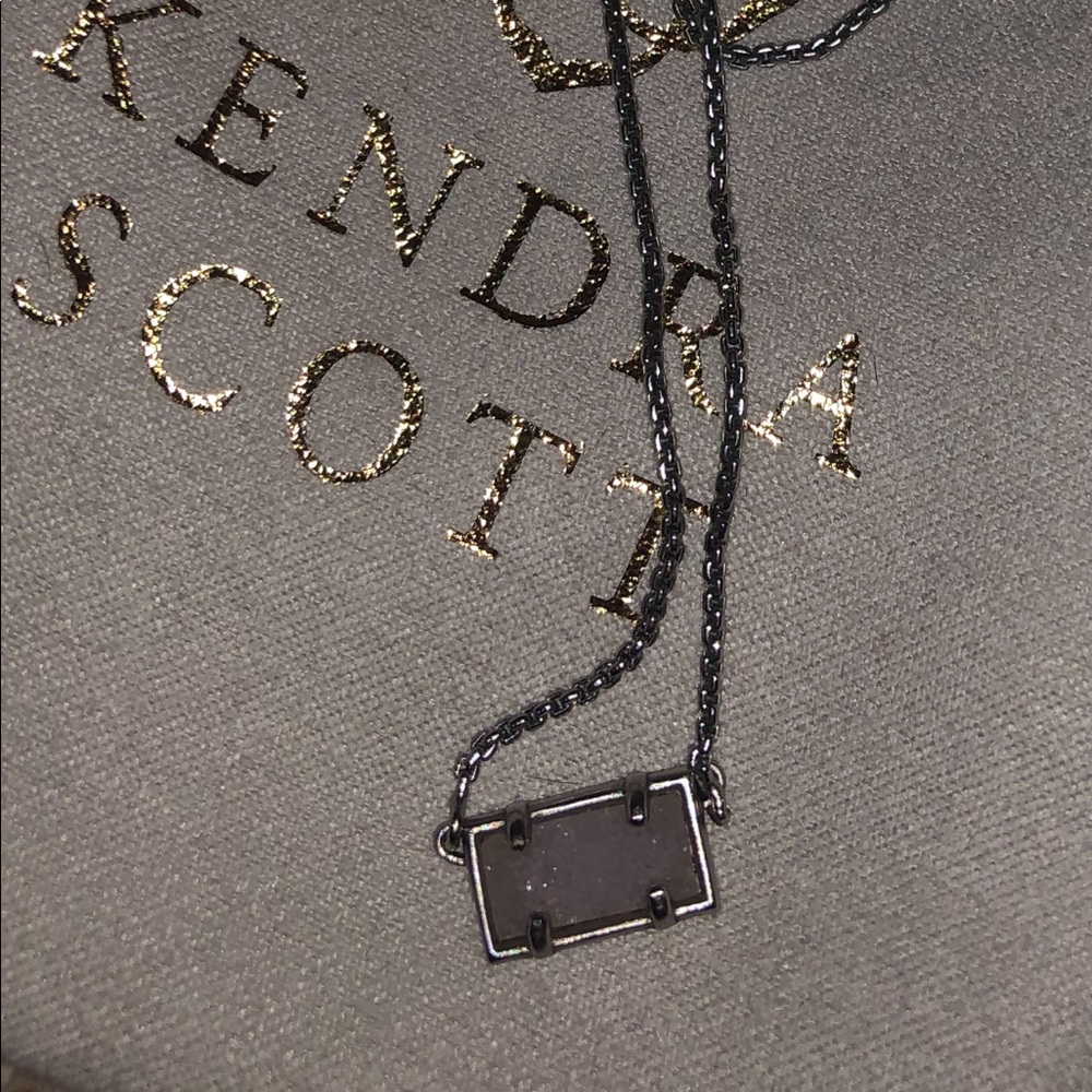 Kendra Scott necklace